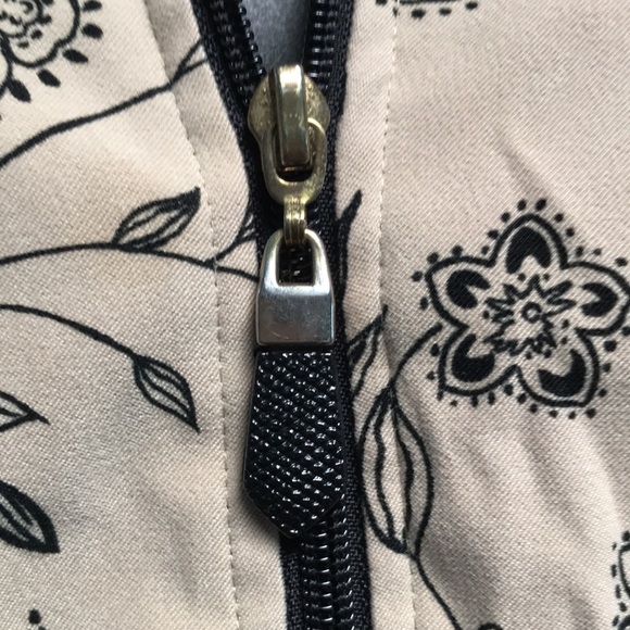 Melissa Harper cream and Black zip-up jacket perfect with slacks. Size 10. - Picture 7 of 8